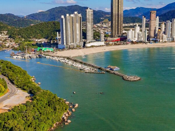 Apartamento Decorado à Venda no Yachthouse