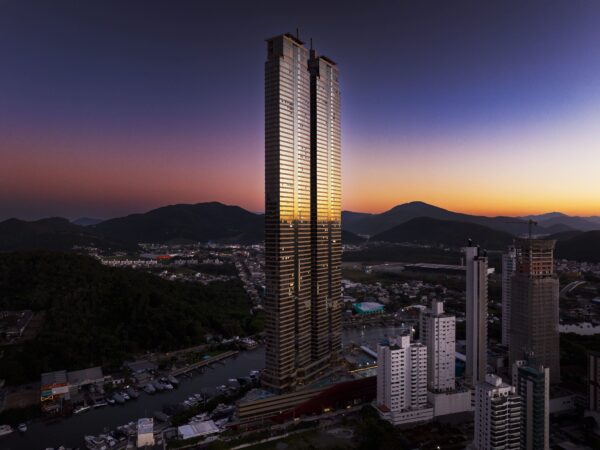 Apartamento Decorado à Venda no Yachthouse