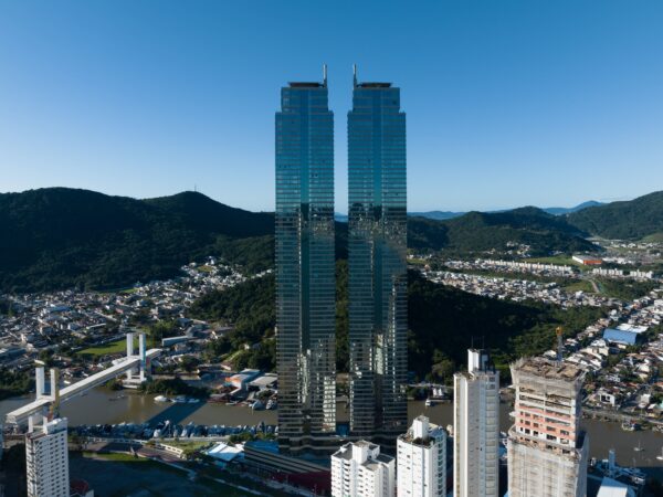 Apartamento Decorado à Venda no Yachthouse